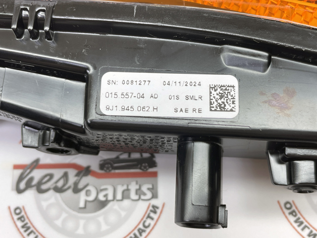 Повторитель поворота на крыле, правый Porsche 9J1945062H