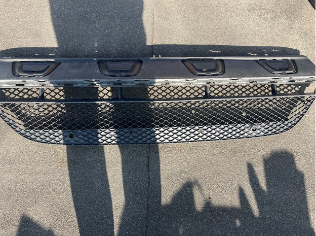 Grelha central do pára-choque dianteiro para Mercedes GLC (X253)