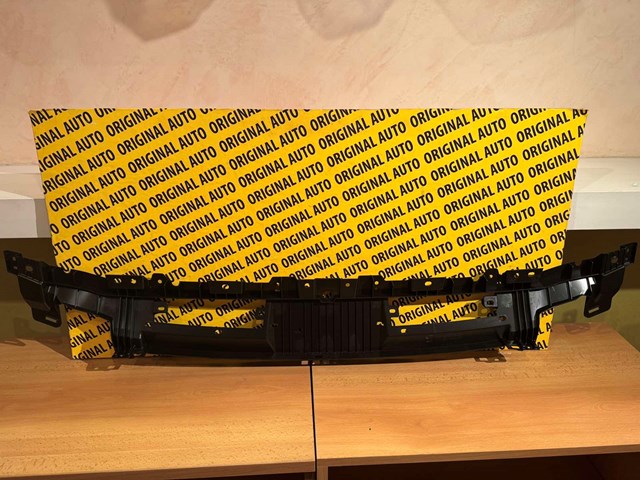 Купить KBB350718A Mazda Кронштейн решетки радиатора
