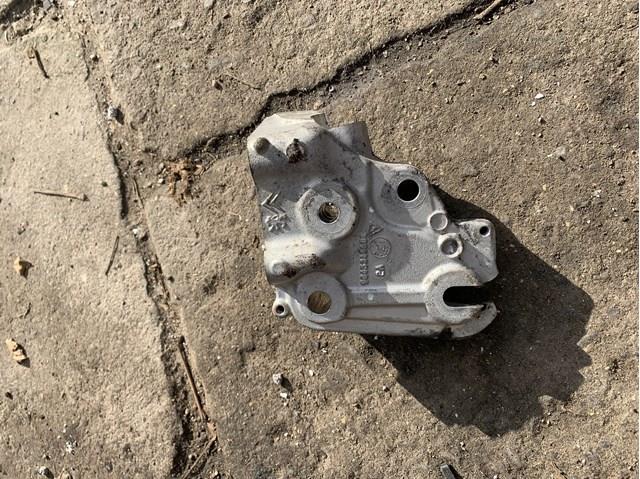 Купить 9805300680 Peugeot/Citroen Кронштейн подушки (опоры) двигателя левой
