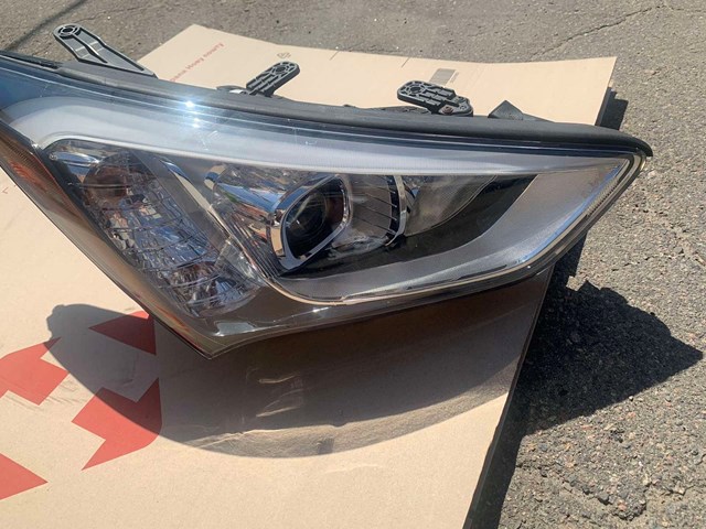 Фара правая Hyundai/Kia 921022WXXX