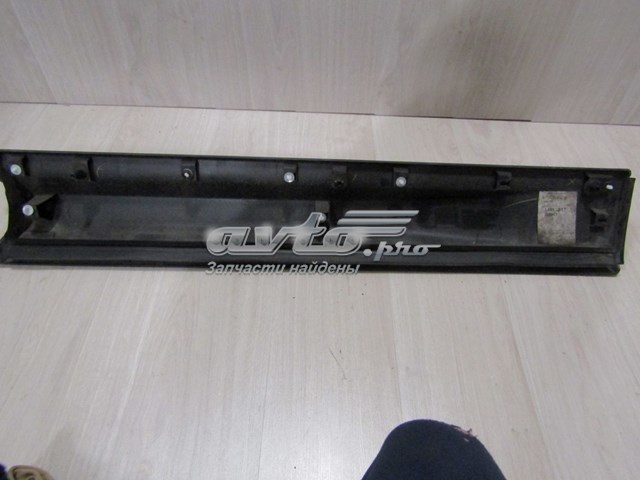 LR044139 Land Rover Молдинг двери передней левой нижний