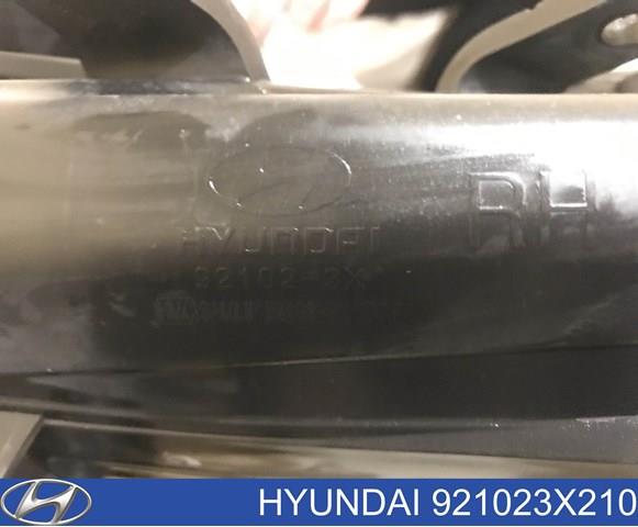Правая фара 921023X210 Hyundai/Kia
