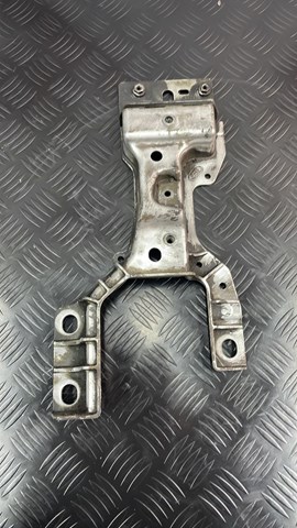 LR143161 Land Rover Кронштейн бампера переднего