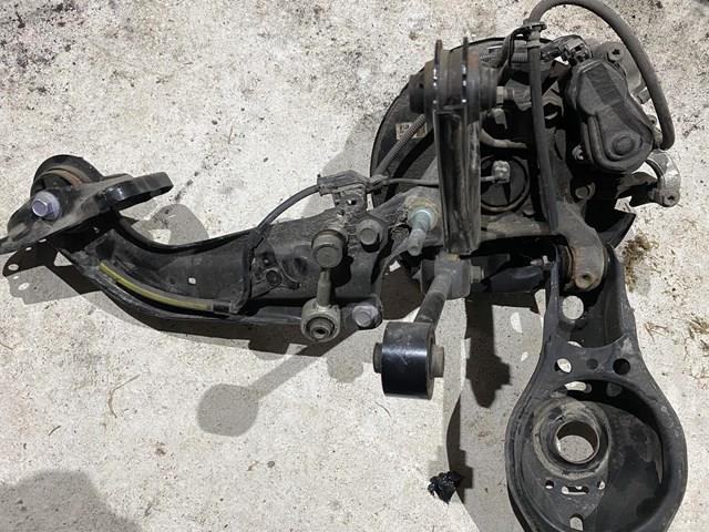 4876047010 Toyota braço oscilante (tração longitudinal inferior direito de suspensão traseira)