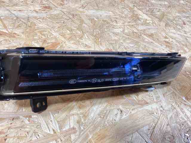 Фара противотуманная, правая Land Rover LR093416 цена, от 173.32 USD