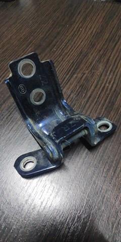 KD5373240A Mazda Петля задней левой двери