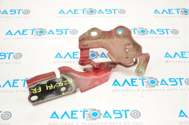 Правая петля капота  Toyota 5341053100