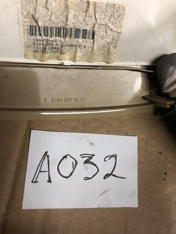 Плафон освещения салона (кабины) задний A1648200023 Mercedes