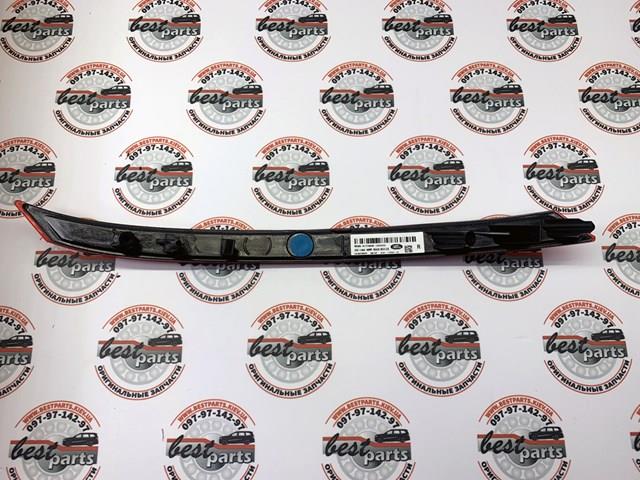 Правый отражатель бампера Land Rover LR093435