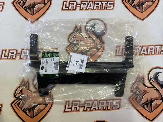 Кронштейн бампера переднего центральный LR083118 Land Rover