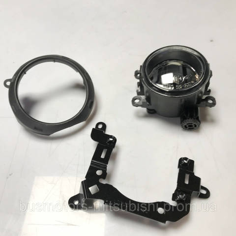 Фара противотуманная правая 8321A035 Mitsubishi