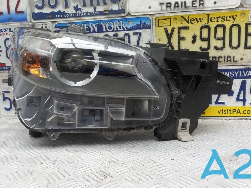 TM5551031B Mazda Фара передняя правая