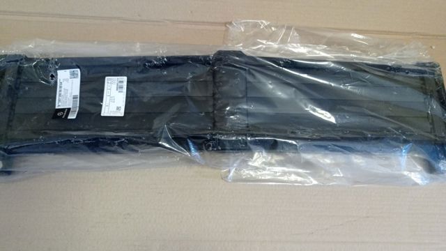 Дефлектор радиатора верхний Mercedes A2475051400