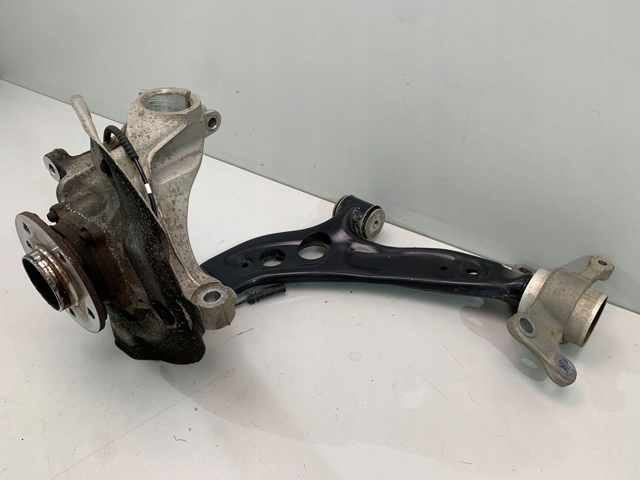 Кулак поворотный передний левый BMW 6876643