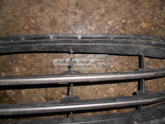 5310260010 Toyota Центральная решетка переднего бампера