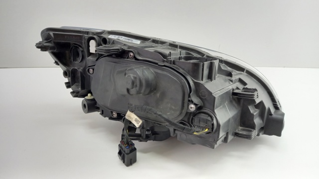 Левая фара 31698818 Volvo
