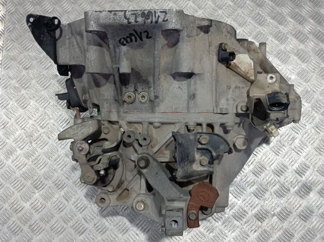 Коробка передач Mazda D2C4B