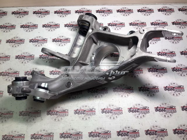 Цапфа задняя левая LR043594 Land Rover
