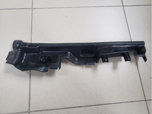 Купить A2235053000 Mercedes Правый дефлектор радиатора