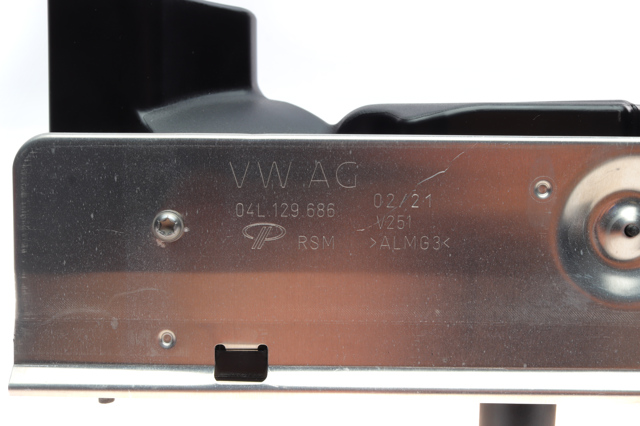 Клапанная крышка 04L103469J Rotweiss