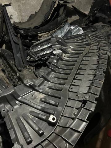 Молдинг решетки радиатора A2225200023 Mercedes