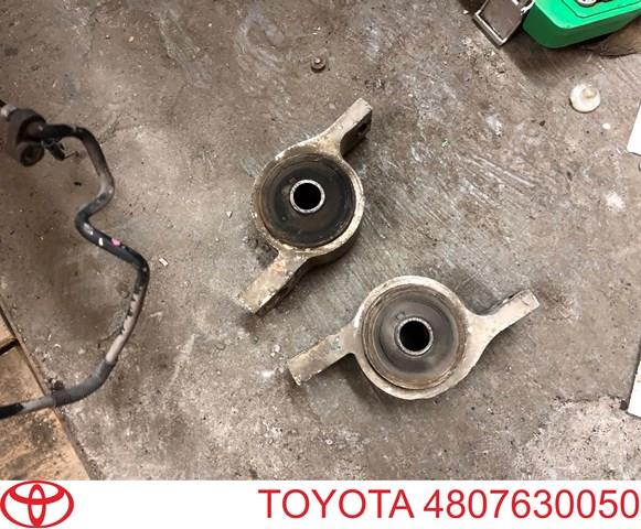 Сайлентблок нижнего переднего рычага  TOYOTA 4807630050