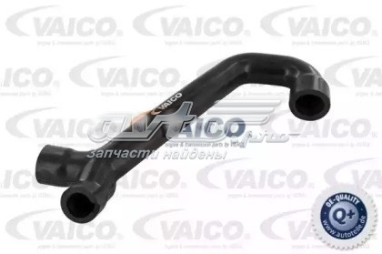 Патрубок вентиляции картера (маслоотделителя) VAICO V300659