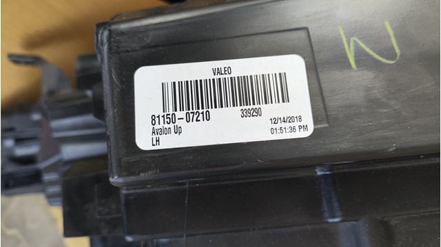 Купить 8115007210 Toyota Фара левая передняя