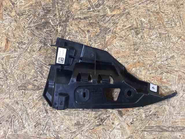 Направляющая заднего бампера правая 9J1807406 Porsche