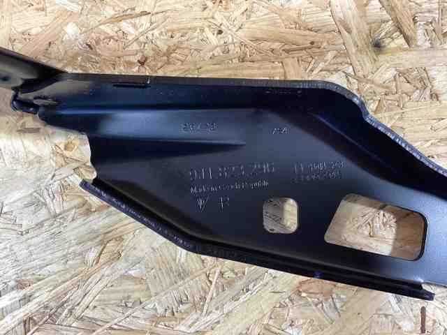 Купить PAD823296A Porsche Завеса капота правая