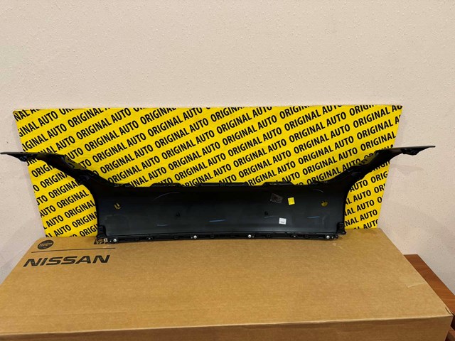 Накладка бампера переднего центральная 622789UF1A Nissan/Infiniti
