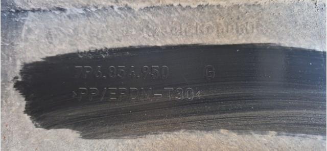 Молдинг двери задней правой 7P6854950G9B9 VAG