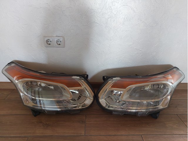 9681806180 Peugeot/Citroen luz direita