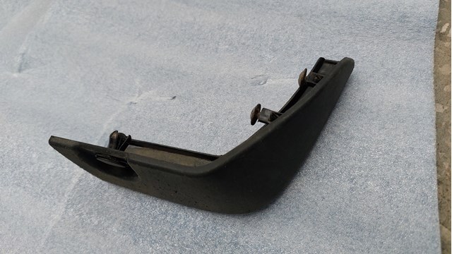 Брызговик передний правый 86832R2000 Hyundai/Kia