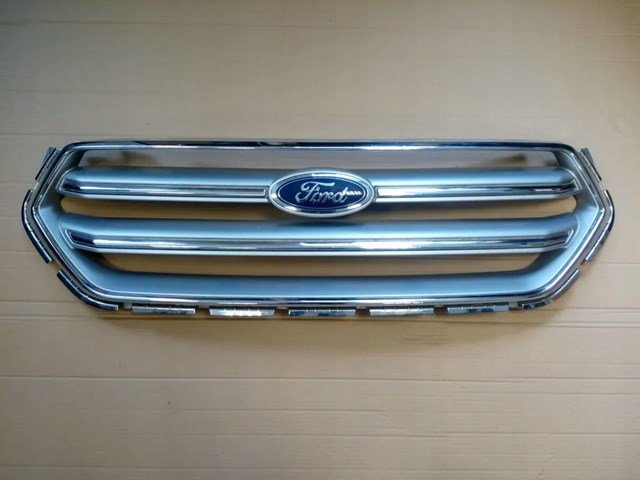 GV448200C Ford Решетка радиатора