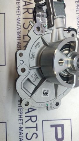 LR116736 Land Rover Насос водяной