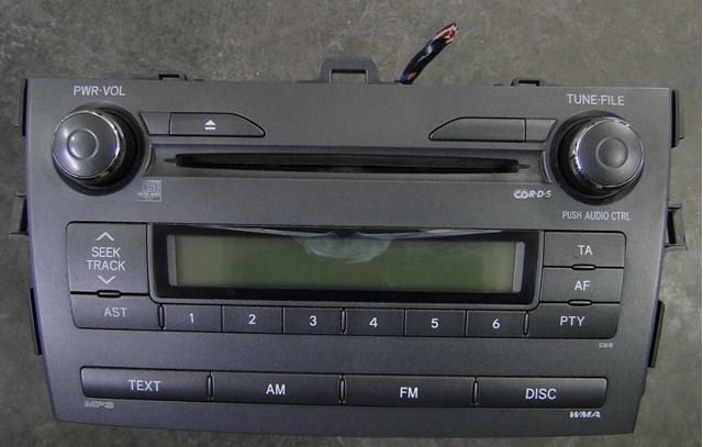 Магнитола (радио AM/FM) на Toyota Corolla E15