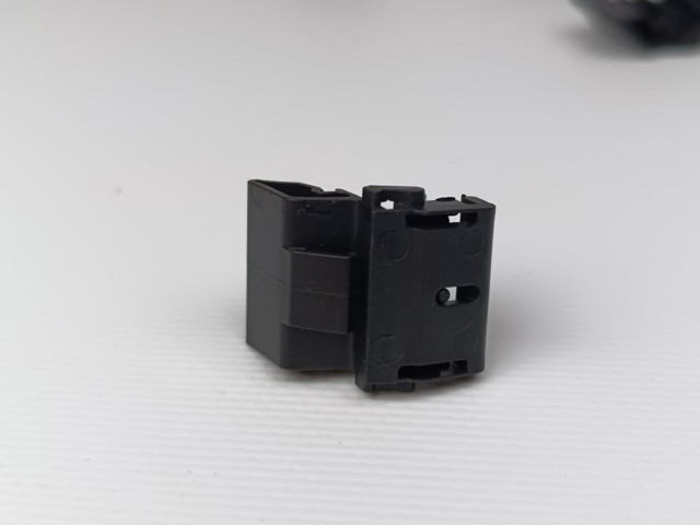 Пистон (клип) крепления обшивки крышки багажника FPS FP8502925