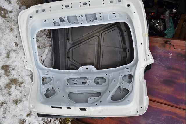 KBY56202XC Mazda Задняя дверь