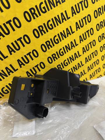 Кронштейн бампера переднего правый KB8A50C12 Mazda