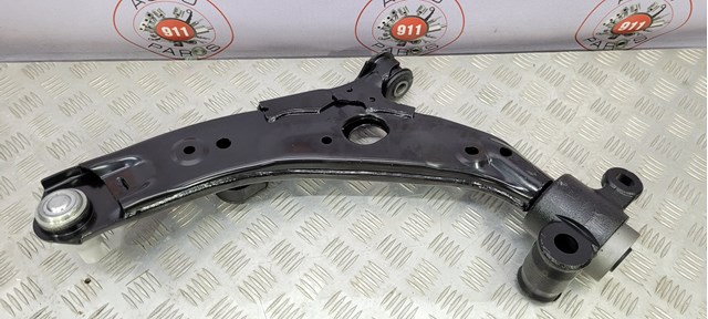 TK4834300D Mazda braço oscilante inferior direito de suspensão dianteira