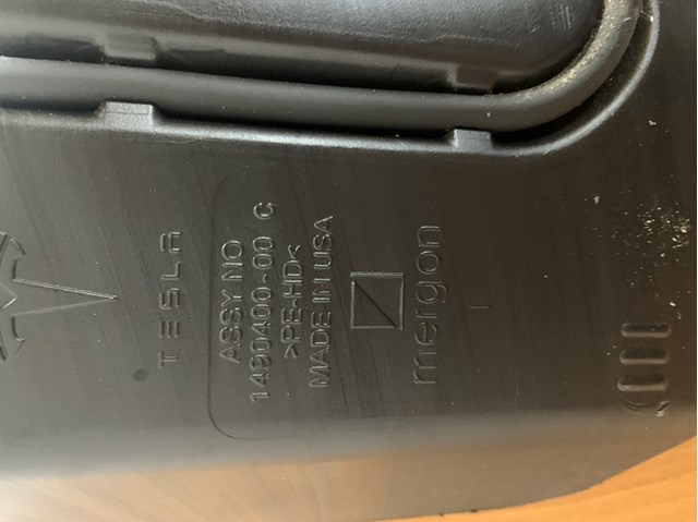 149040000C Tesla Бачок омывателя стекла