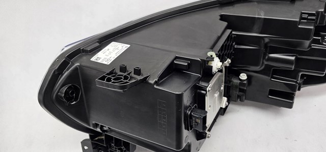 260102899R Renault (RVI) Фара передняя правая