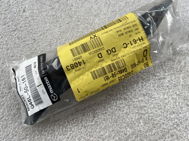 Кронштейн спойлера переднего бампера G46L50161 Mazda