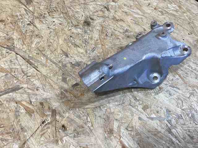 Кронштейн подушки (опоры) двигателя задней 9J1199208C VAG