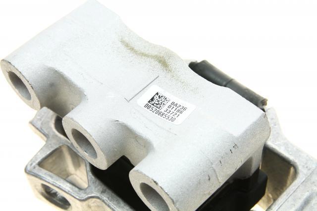 Правая подушка двигателя 030607020487 Magneti Marelli