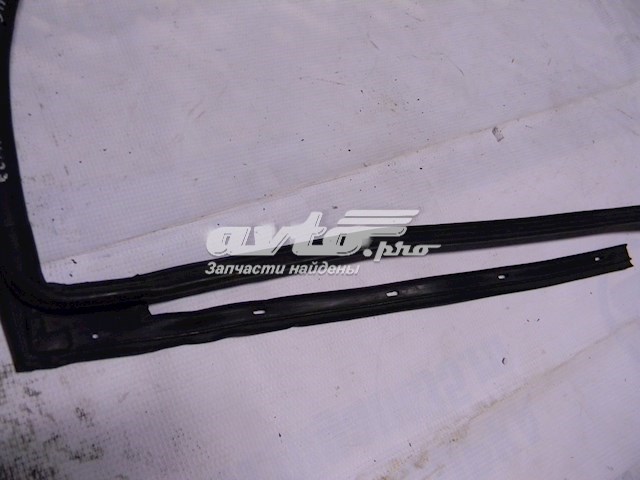 831402H000 Hyundai/Kia Уплотнитель двери задней правой (на двери)