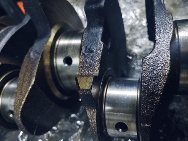 Коленвал двигателя на Citroen C5 I DC