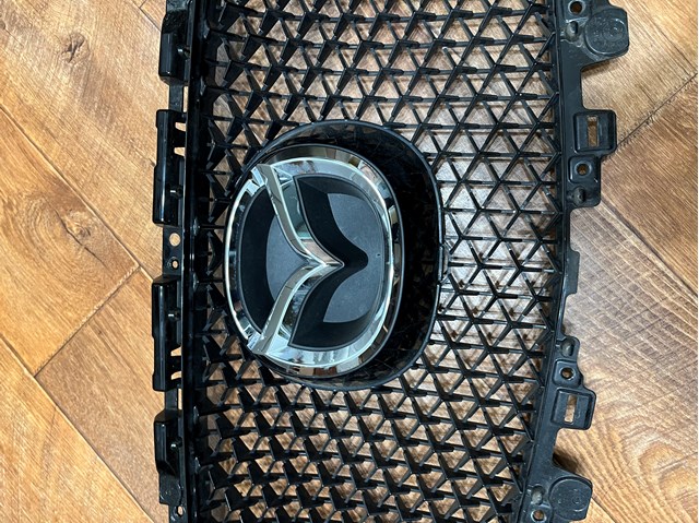 KB8C50719 Mazda Решетка радиатора